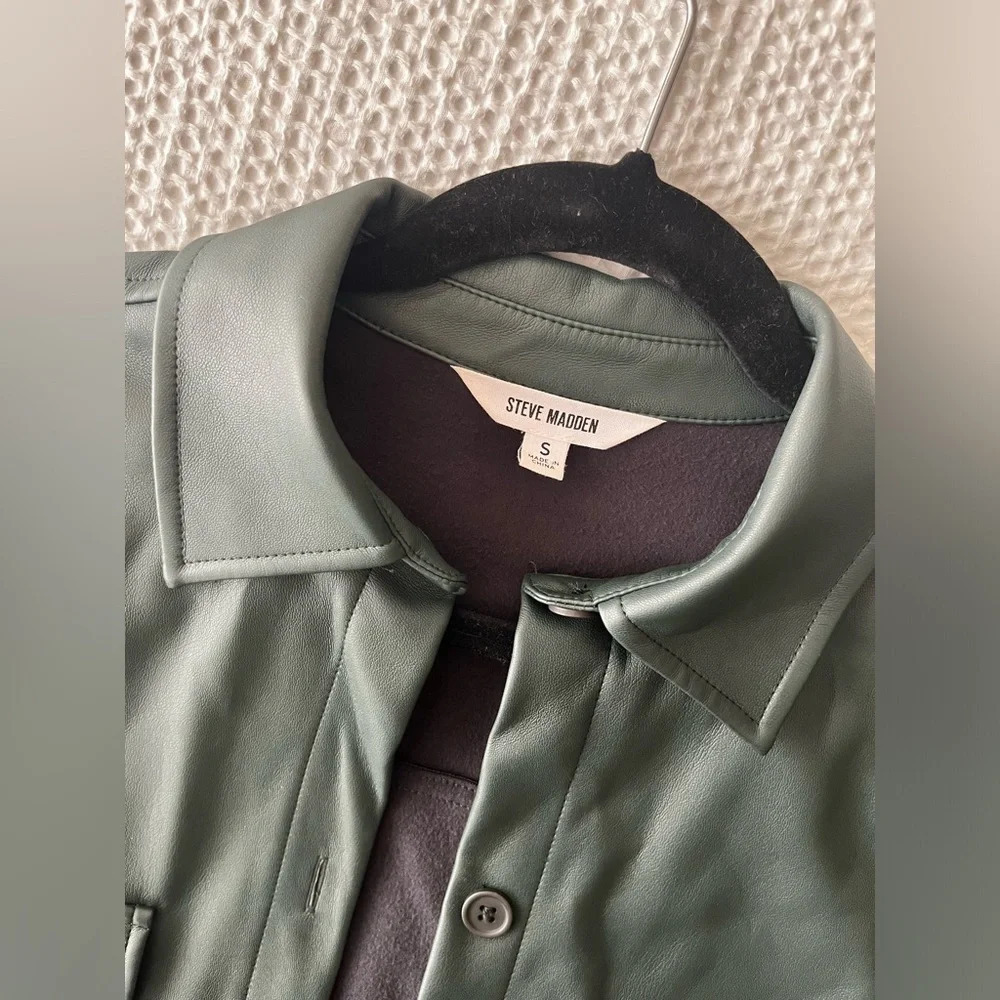 Steve Madden Fleece Lined Faux leather Oversized Button down Shirt size Small - Picture 3 of 3